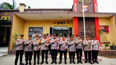 Temui Personel yang Jadi Penggali Kubur, Kapolri : Terus Menjadi Polisi Baik untuk Masyarakat