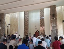 Bhabinkamtibmas Jatirangga Laksanakan Sholat Jumat Keliling dan Sosialisasi Kamtibmas Menjelang Pilkada