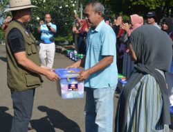 Panglima TNI Bagikan Ratusan Paket Sembako dan Tanam Pohon di PMPP TNI