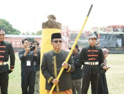 Lestarikan Kebudayaan, Danrem 091/ASN Bersama Dandim 0906/Kutai Kartanegara Hadiri Pembukaan Erau
