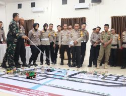 Pastikan Pengamanan dan Pengawalan Pencabutan Nomor Urut Pemilihan Calon Bupati dan Wakil Bupati Berjalan Aman, Kapolres Pelalawan Gelar Simulasi Tactical Floor Game