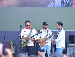 HUT ke-79 TNI, Panglima dan Kapolri Hibur Warga Dengan Nyanyi Bareng