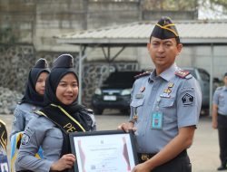 Bentuk Nyata Apresiasi Kinerja, Kalapas Cilegon Berikan Penghargaan Pegawai Teladan Dan Pelayanan Terbaik