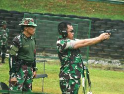 Komandan Pusterad Ikut Lomba Menembak Pistol Eksekutif di HUT TNI ke-79