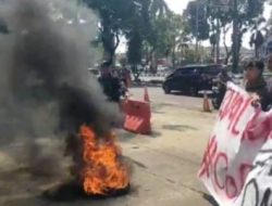 Polsek Cibinong Kawal Adanya Aksi Unjuk Rasa Mahasiswa Di Kantor Dinas Pemadam Kebakaran Kabupaten Bogor Berjalan Kondusif