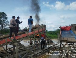 Tertiban PETI, Polsek Singingi Hilir Musnahkan 8 Unit Rakit di Desa Petai