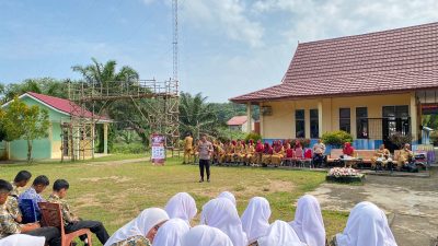 Sat Binmas Polres Kuansing Gelar Sosialisasi Ideologi Wawasan Kebangsaan di SMA N 2 Teluk Kuantan