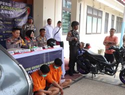 Amankan 2 Tersangka, Polres Pelalawan Berhasil Mengungkap Kasus Pembakaran Mobil di Desa Makmur Jaya