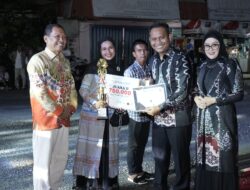 Dalam Rangka Peringatan Hari Jadi Kabupaten Kuansing ke-25, Kapolres Kuansing Hadiri Car Free Night Batik Kuansing Carnaval