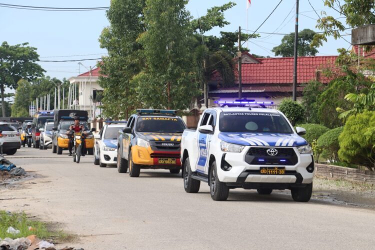 Pastikan Situasi Kamtibmas Aman dan Kondusif Jelang Pelantikan Presiden dan Wakil Presiden, Polres Pelalawan Gelar Patroli Skala Besar