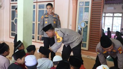 Jalin Silaturahmi Bersama Masyarakat, Polres Pelalawan Gelar Jumat Berkah di Masjid Nurul Amal dan dan Masjid Baitussalamah