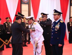 Pemberian Tanda Kehormatan Bintang Bhayangkara Utama (BBU) Wujud Komitmen Kokohnya Sinergitas TNI-Polri Selama Ini