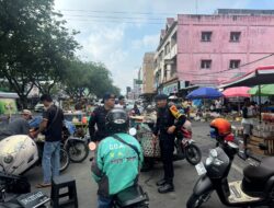 Subsatgas SAR Brimob Polda Riau Cooling System Pilkada Damai di Pasar Tradisional