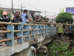 Ribuan TNI Darat Laut Udara Bersama Masyarakat Terjun Melaksanakan Karya Bakti Sekala Besar Di Kali Belencong Tarumajaya