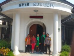 Bhabinkamtibmas Wilayah Hukum Polsek Megamendung Desa Cipayung Giat  Cooling System Pengamanan Ibadah Umat Kristiani Di Gereja Megamendung
