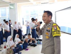 Kanit Bimas Polsek Karawaci Lakukan Edukasi di SMK Tangerang Global dalam Program Police Go to School
