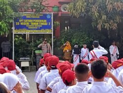 Tanamkan Disiplin Sejak Dini, Panit Binmas Polsek Tangerang Jadi Pembina Upacara di SDN 5 Tangerang