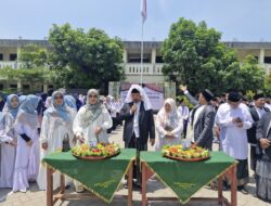 KH Ahmad Sholahuddin S.Ag., Pimpin Upacara Hari Santri Nasional 2024 di Ponpes Al-Mansyuriyah dengan Khidmat dan Semangat “45”