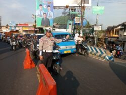 Anggota Wilayah Hukum Polsek Ciampea Giat COOLING Sistem Laksanakan Kegiatan Pengaturan Lalu-Lintas Cipta Kondisi Dalam Rangka Pilkada Serentak Mantap Praja 2024