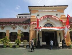 Tiga Wakil Tuhan Oknum Hakim PN Surabaya Terjerat OTT, Apa kata Publik?