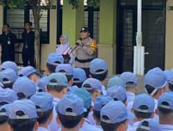 Bhabinkamtibmas Wilayah Hukum Polsek Ciawi Giat Cooling Sistem Menjadi Pembina Upacara Di Sekolah SMK Amaliah Ciawi
