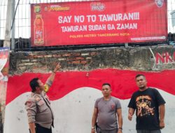 Dalam Upaya Penanggulangan Tawuran, Polsek Karawaci Polres Metro Tangerang Kota Melaksanakan Pemasangan Spanduk “SAY NO TO TAWURAN!!! TAWURAN SUDAH GAK ZAMAN” Di Wilayahnya