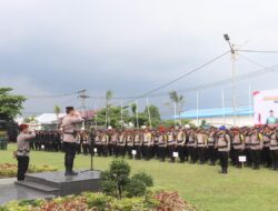 Kapolres Pelalawan Pimpin Upacara Pemberangkatan Personil Pengamanan TPS Pilkada 2024 