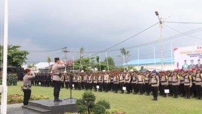 Kapolres Pelalawan Pimpin Upacara Pemberangkatan Personil Pengamanan TPS Pilkada 2024 