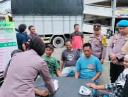Siap Mengantar Logistik Pilkada, Bidokkes Polres Kampar Pastikan Kesehatan Driver Truck Prima