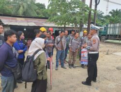 Sampaikan Pesan Kamtibmas Pilkada Damai, Anggota Polantas Pelalawan Sambangi Karyawan Perusahaan 