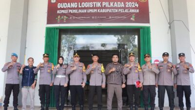 Dampingi Pamatwil, Kapolres Pelalawan Pantau Proses Pelipatan Surat Suara dan Cek Gudang Logistik