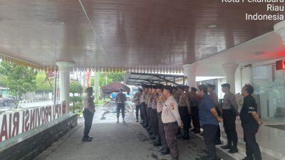 Subsatgas PAM Melaksanakan Pengamanan Kantor KPU Riau Selama 24 Jam