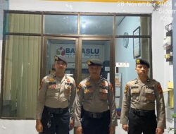 Puluhan Personel Subsatgas PAM Selalu Siaga di Kantor Bawaslu Provinsi Riau