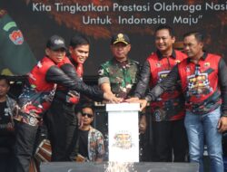 Panglima TNI Buka PRIMA 4X4 Challenge dan Berikan Paket Sembako Serta Akte Kelahiran Kepada Masyarakat Padalarang