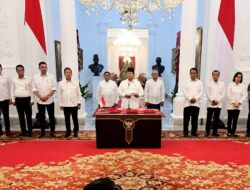 Panglima TNI Hadiri Penandatanganan PP Penghapusan Piutang Macet UMKM di Istana Negara