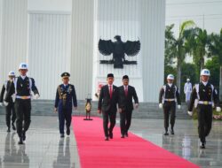 Beri Penghormatan kepada Para Pahlawan Bangsa, Menteri Nusron dan Wamen Ossy Ikuti Upacara Peringatan Hari Pahlawan