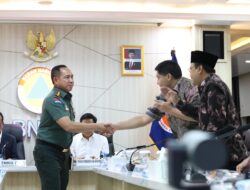 Panglima TNI Hadiri Video Conference Bersama Presiden RI terkait Penanggulangan Bencana di NTT