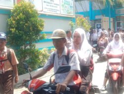 Cegah Tawuran, Bhabinkamtibmas Belendung Lakukan Monitoring Siswa Pulang Sekolah