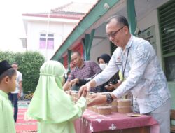 Jumat Berkah: Bapas Jakarta Barat Bagikan Sarapan Bergizi dan Susu Gratis Bagi Siswa MI Nurul Huda