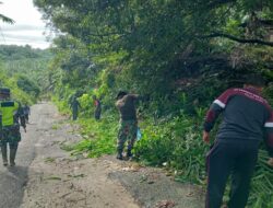 TNI Polri Gotong Royong Bersama Kepala Desa Dan Masyarakat Desa Keras Suro Makmur