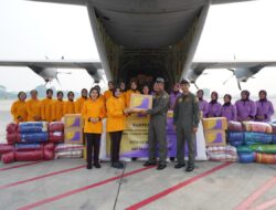 Ketum DP Serahkan Bansos Untuk Masyarakat Terdampak Erupsi Gunung Lewotobi Laki-Laki di NTT