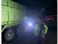 Polsek Parung Panjang Bersama Unit Gakkum Laka Lantas Polres Bogor Tangani Kecelakaan Lalu Lintas
