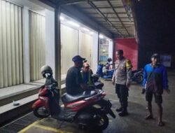 Bhabinkamtibmas  Wilayah Hukum Polsek Ciampea Giat COOLING Sistem Sambangi Satkamling Warga Sampaikan Pesan Dan Ajak Jaga Kamtibmas