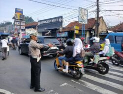 Anggota Sat Lantas Wilayah Hukum  Polsek Ciampea Giat COOLING Sistem Laksanakan  Pengaturan Lalulintas Pelayanan Masyarakat Pengguna Jalan Raya Pengendara Serta Penyeberang Jalan, Hindari Gangguan Kamtibmas Dan Laka Lantas