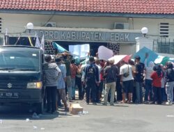 Bikin Kisruh, Masyarakat Jagabaya Geruduk Kantor DRPD Lebak