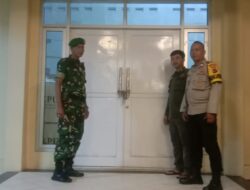Sinergitas TNI-POLRI Wilayah Hukum Polsek Megamendung Giat Cooling Sistem Pengamanan Kotak Surat Suara Di Gudang Kecamatan Megamendung