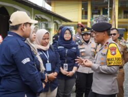 Gerimis Tak Surutkan Semangat Wakapolda Tinjau Sejumlah TPS di Kota Pekanbaru