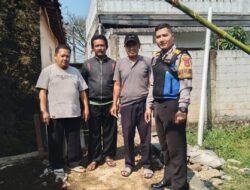 Bhabinkamtibmas  Wilayah Hukum Polsek Cijeruk  Desa Tugu Jaya Giat Cooling Sistem Kantor Desa Dialogis Kamtibmas Guna Menjalin Sinergitas Dan Ajak Jaga Kamtibmas