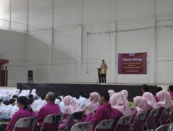 Rektor Universitas Ivet Sambut 300 Siswa SMAN 1 Dukupuntang Cirebon