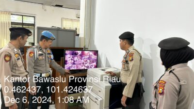 Intensifkan Pengamanan, Personel Subsatgas PAM Selalu Siaga di Kantor Bawaslu Riau